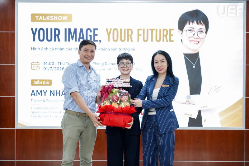 Sinh viên FTHM học cách xây dựng hình ảnh nhà lãnh đạo từ những giá trị cốt lõi